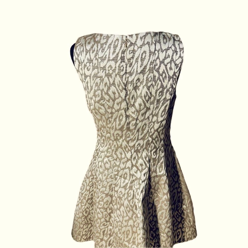 Vince Camuto Gorgeous Holiday Gold V-Neck Fit And Flare Dress Sz 10 - Picture 10 of 13